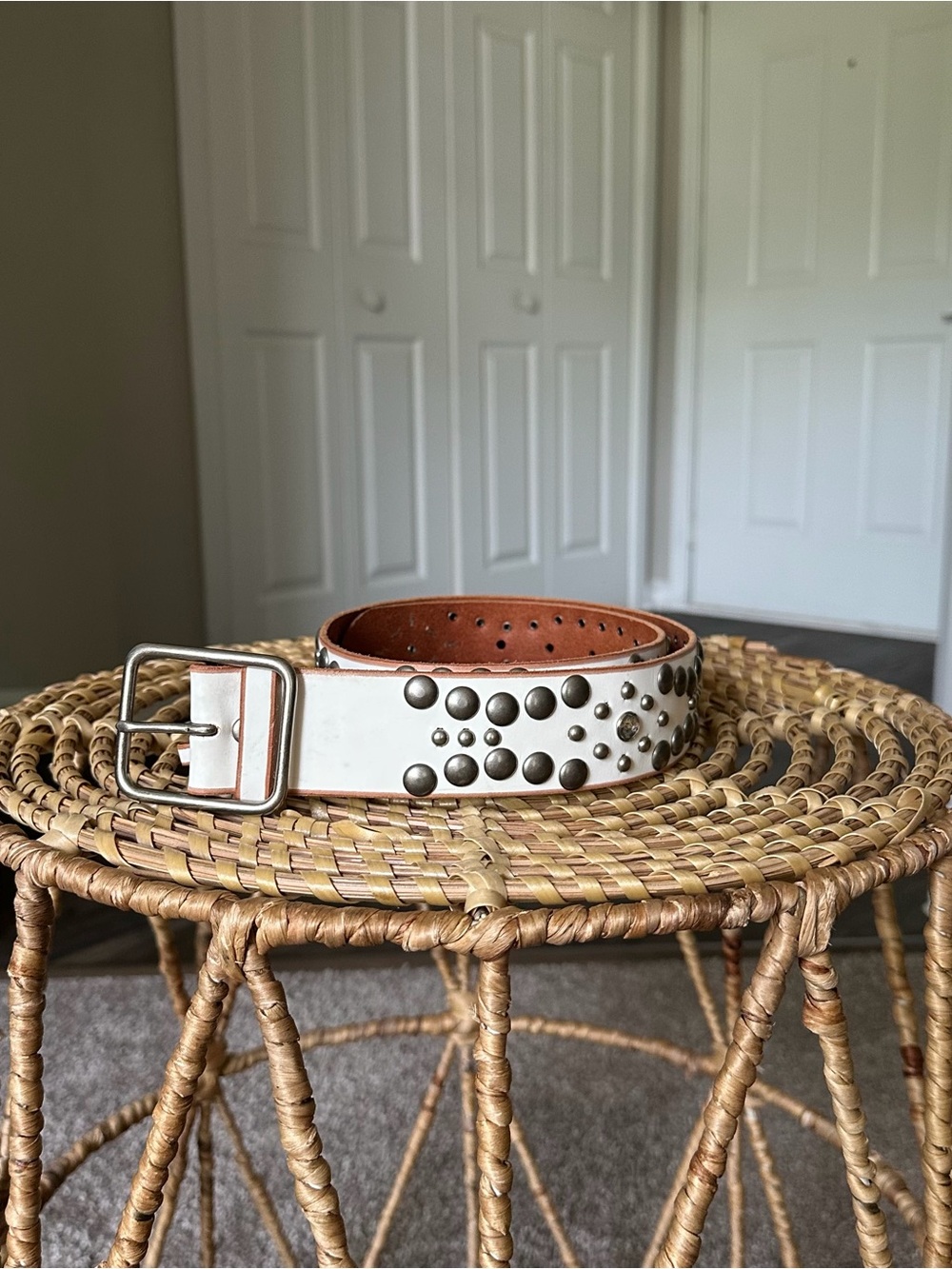 Vintage Linea Pelle White Leather Studded Belt with Silver Studs Women’s M